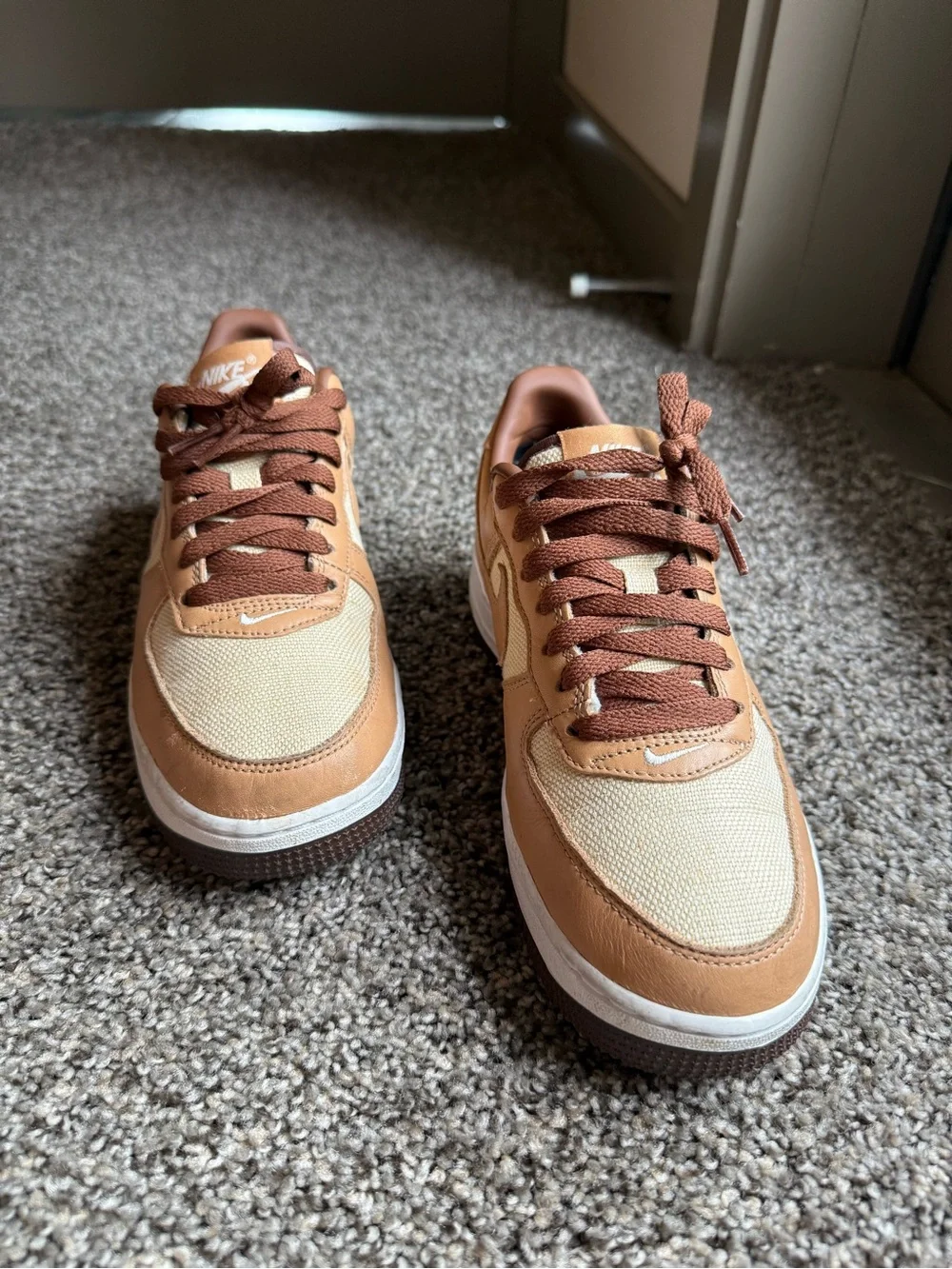 Nike Men’s Low-Top Sneakers in Brown and Beige